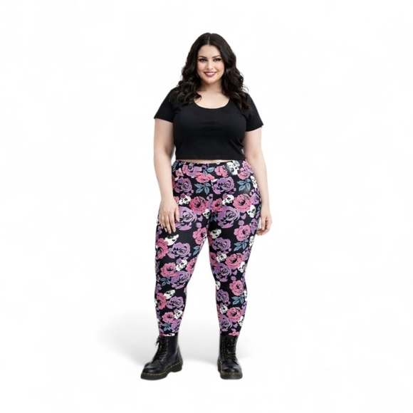 torrid Pants - Torrid 3X Black Floral Skull Premium Stretch 4-Way Recovery Leggings NWOT